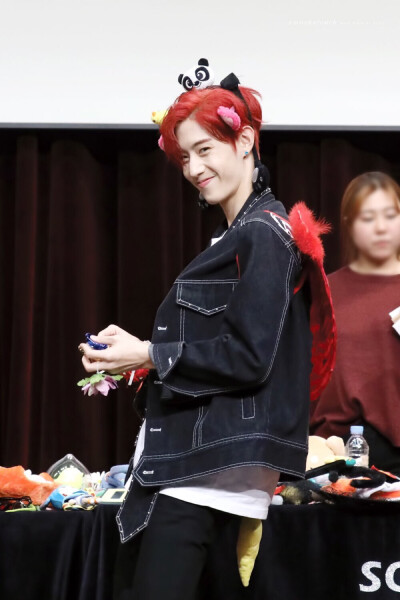 不擅长用言语表达，但是非常温暖，希望大家一起幸福。稳重而温柔，可靠又可爱。