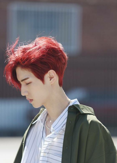 不擅长用言语表达，但是非常温暖，希望大家一起幸福。稳重而温柔，可靠又可爱。