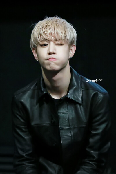 不擅长用言语表达，但是非常温暖，希望大家一起幸福。稳重而温柔，可靠又可爱。