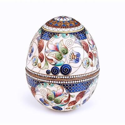 Khlebnikov Easter egg 彩蛋，by Fabergé，1908-1917年
采用镀金银制作，绘有彩色珐琅。