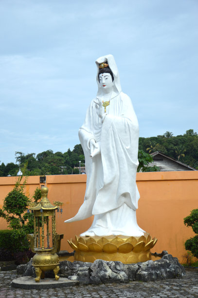 statue of Goddess Kwan Im