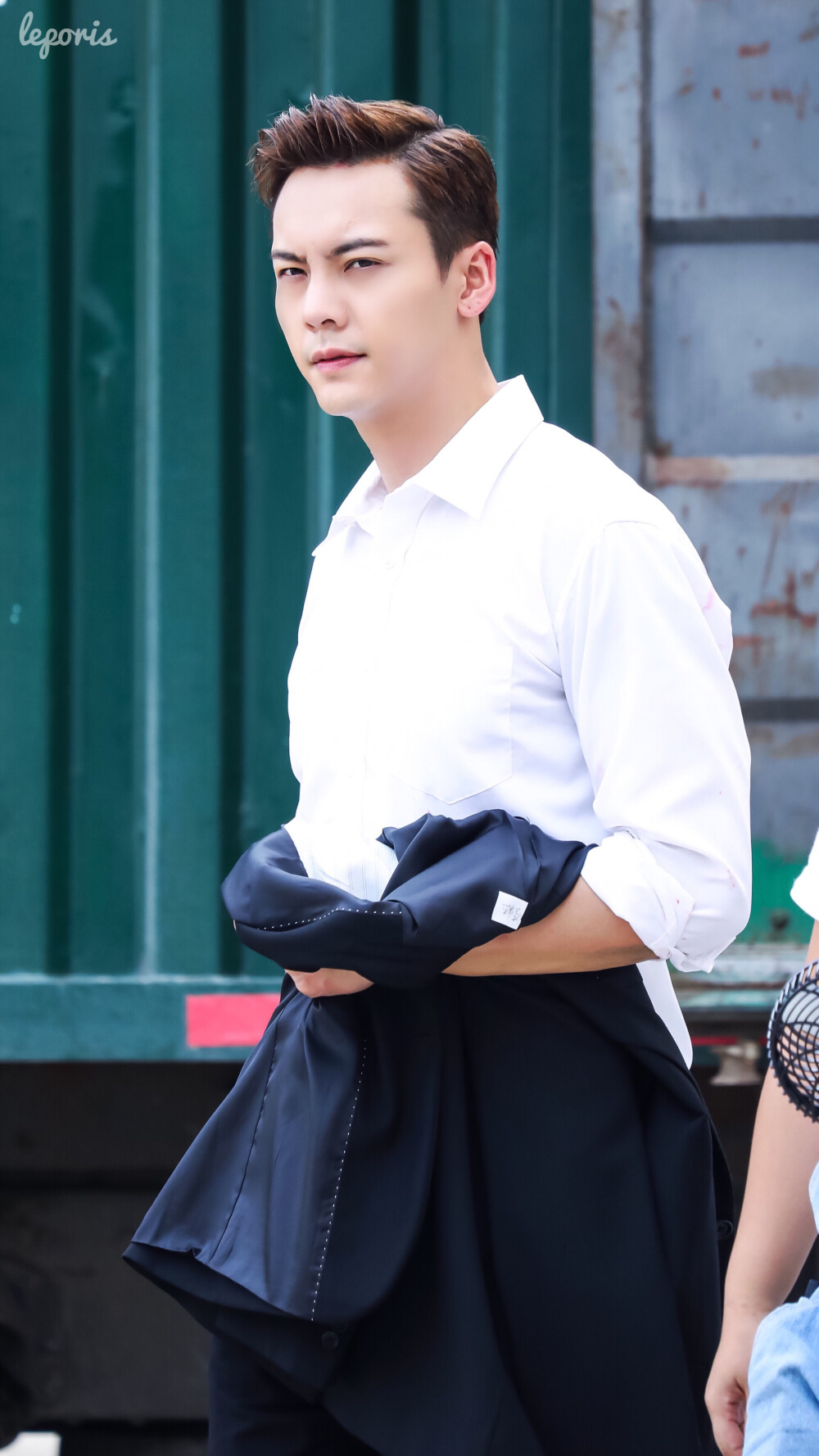 陈伟霆williamchan180804风暴舞李俊杰探班2171x3861px图源微博天兔le