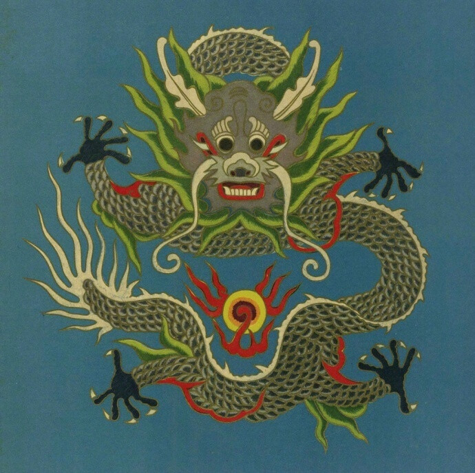 这本《中国戏曲服装图案》来自于中国旧有的戏曲服装和民间刺绣实物。书中的图案，一般说来，是始于文武老生、小生和各路旦角服装需要的。按照中国戏曲服装的分类来说，它是适于应用在蟒、帔、褶子、宫装、裤袄、开氅等等。绘图作者有马强、夏阳、鲁华。此本于1957年由人民美术出版社印刷出版。 ​​​​