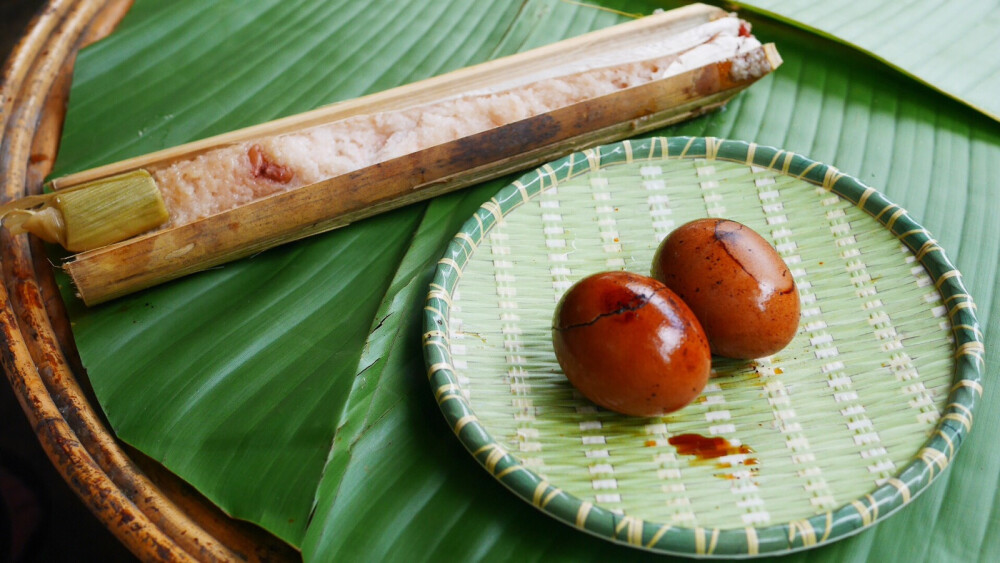 在原始森林的芭蕉叶上次午餐
竹筒饭 茶叶蛋 好喜欢