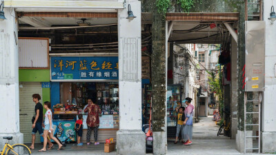 朋友来广州玩，我做了半天导游，原本规划的经典路线大概是【光孝寺-西华路-陈家祠-龙津路-恩宁路-上下九-石室圣心大教堂-一德路-沙面-轮渡-中大-花城汇】不过广州太“热”情，只走了一段～ ​