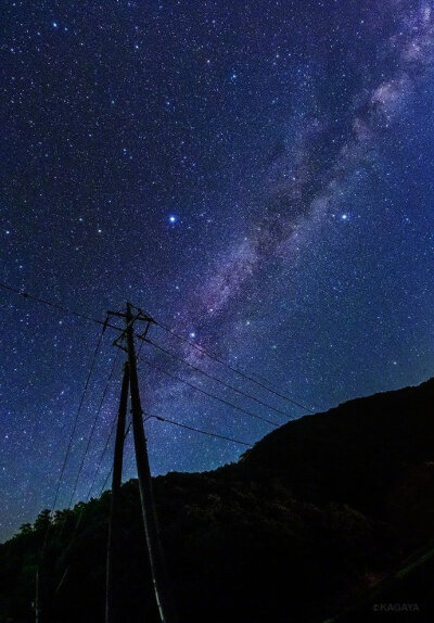 一个了解你的人，不会一直让你难过，如果明知道这样做你不好受，他却还是做了，这样的恶意和愚蠢就不该被原谅。尽管痛，你也要把他从你的心里抠出去。 ​ ​​​​