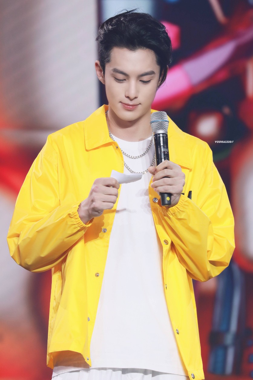 #王鹤棣[超话]#
//180803//
一样的衣服也抵不住你不一样的帅气啊
@王鹤棣_Dylan ​​​
转自微博: VODKA1220_王鹤棣
转侵删，禁二传二改，抱图麻烦点赞
喜欢这个小姐姐的可以去原微博关注一下哦