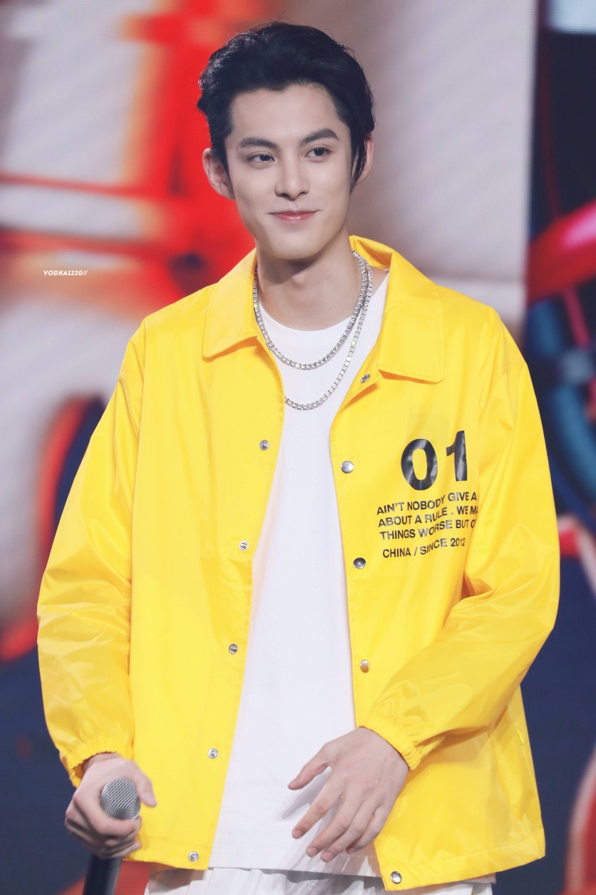 #王鹤棣[超话]#
//180803//
一样的衣服也抵不住你不一样的帅气啊
@王鹤棣_Dylan ​​​
转自微博: VODKA1220_王鹤棣
转侵删，禁二传二改，抱图麻烦点赞
喜欢这个小姐姐的可以去原微博关注一下哦