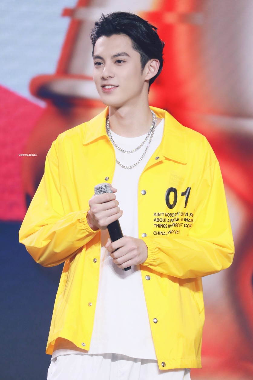 #王鹤棣[超话]#
//180803//
一样的衣服也抵不住你不一样的帅气啊
@王鹤棣_Dylan ​​​
转自微博: VODKA1220_王鹤棣
转侵删，禁二传二改，抱图麻烦点赞
喜欢这个小姐姐的可以去原微博关注一下哦