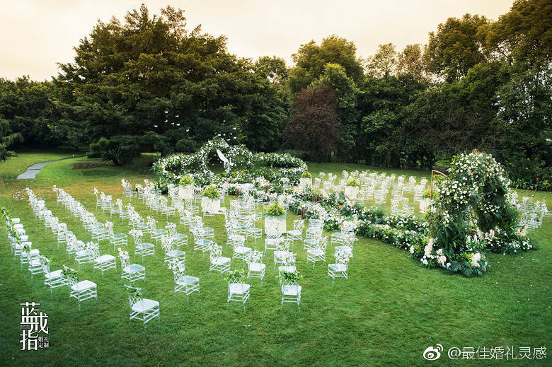 室外森系婚礼场景设计