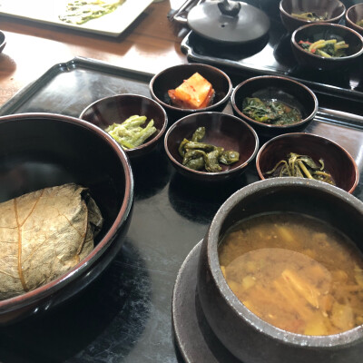 DAY312 打卡韩国佛家素食 以为吃不饱结果吃到撑 明洞小吃 旋转土豆就算没加奶酪洋葱粉也好吃 拔丝地瓜冷了还太甜