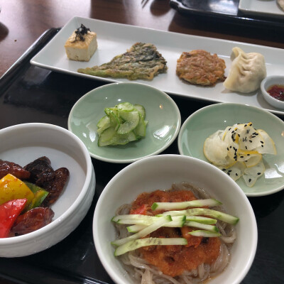 DAY312 打卡韩国佛家素食 以为吃不饱结果吃到撑 明洞小吃 旋转土豆就算没加奶酪洋葱粉也好吃 拔丝地瓜冷了还太甜