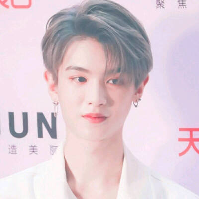 黄明昊