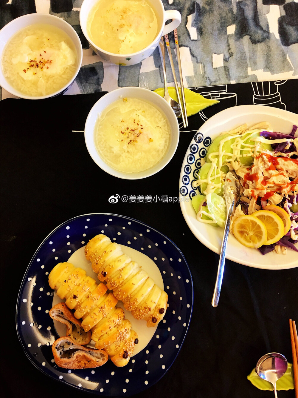 #美食每刻#周三，早上好！天气晴朗。今日早餐：酒酿鸡蛋，沙拉，毛毛虫面包+麻薯包
＃昨天是立秋！
少爷问：立秋了还会很热吗？
我：有可能会的，因为有时候秋老虎也会很热的！
少爷又说：那有没有秋大象[允悲][允悲][允悲]？有没有秋小猫？
我：。。。。。。
我说：天气好热，给你穿热裤吧！
少爷又语出惊人：有没有冷裤？[笑cry][笑cry][笑cry]
我：。。。。。。
孩子的想象力完全超乎成人的思维和逻辑。
在孩子面前，成人的知识太匮乏。
学无止境。。。。。。＃