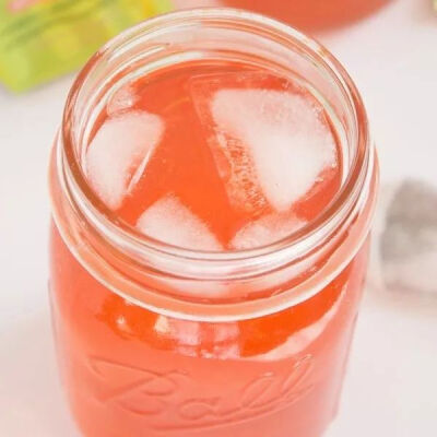 草莓绿茶苏打水