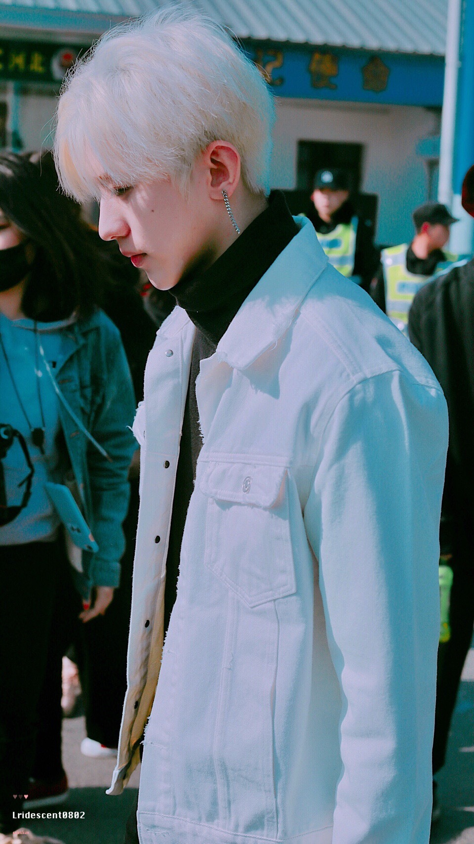 蔡徐坤大厂白毛