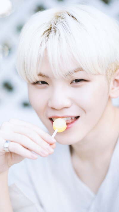 李知勋（WOOZI）