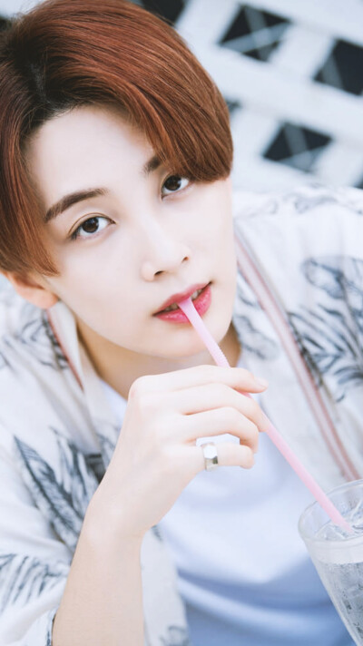 尹净汉（JEONGHAN）