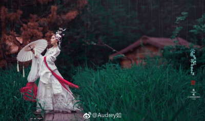 等，一城烟雨；渡，一世情缘…
出境- -@Audrey如
摄影后期--战斗堡垒
出品--松果.社