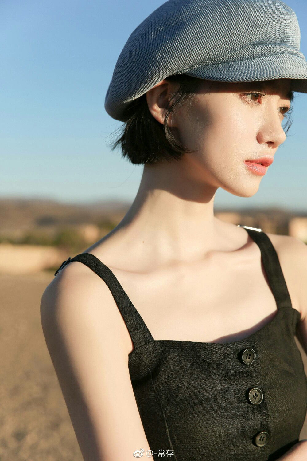 常存爱格模特头像