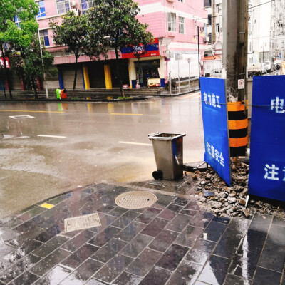 下雨天住的小镇