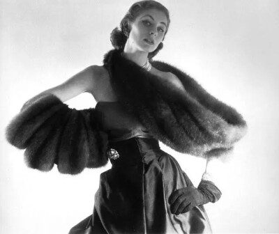 Suzy Parker, 1954