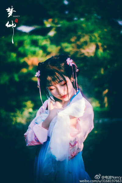 # #沈阳古风摄影# #沈阳汉服约拍#
【梦仙】醉梦万年，境幻流珠，唯蝶翩翩不入梦。
摄影/后期：@电波Nancy
出境：@lkijojo
#沈阳约拍#