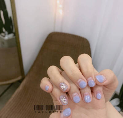 Nail |  blingbiling的光面美甲
为炎热的夏天带来一丝清凉感 ​~ ​​​​