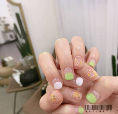 Nail |  blingbiling的光面美甲
为炎热的夏天带来一丝清凉感 ​~ ​​​​