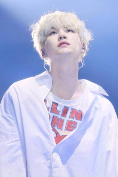 源自b站 by林幼熙
闵玧其 suga 糖爷 危险的男人
要永远开心啊♡