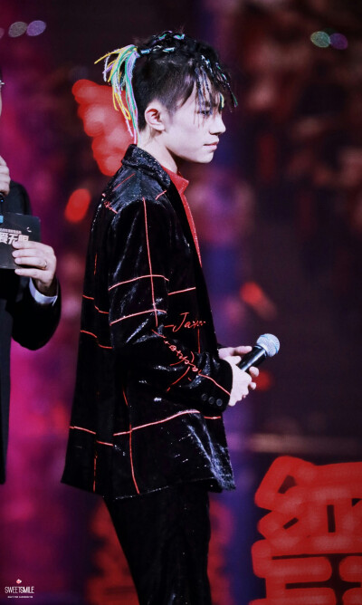 今天是红色的烊