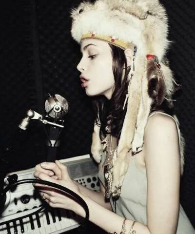 Charlotte Kemp Muhl 