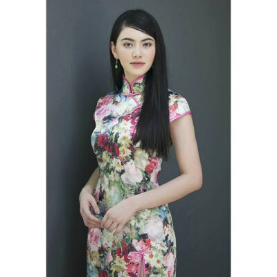 突然20岁-黛薇卡·霍内 Davika Hoorne