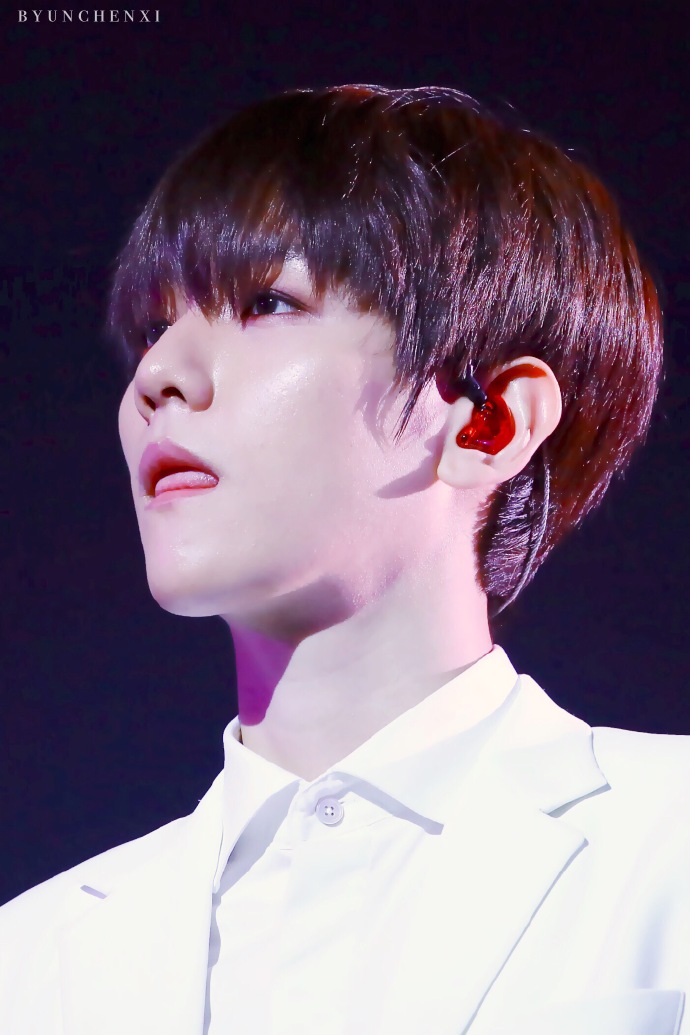 边伯贤BAEKHYUN 180810我的宇宙大帅哥。 @baekhyunee7 2澳门 ​​​​