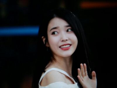 IU 李知恩
cr.eyephoto