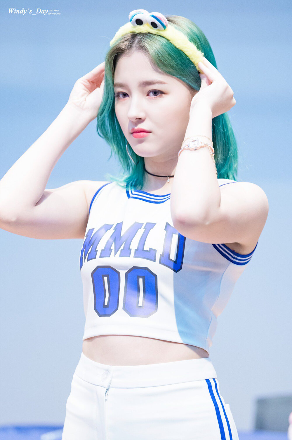 MOMOLAND Nancy 李承利