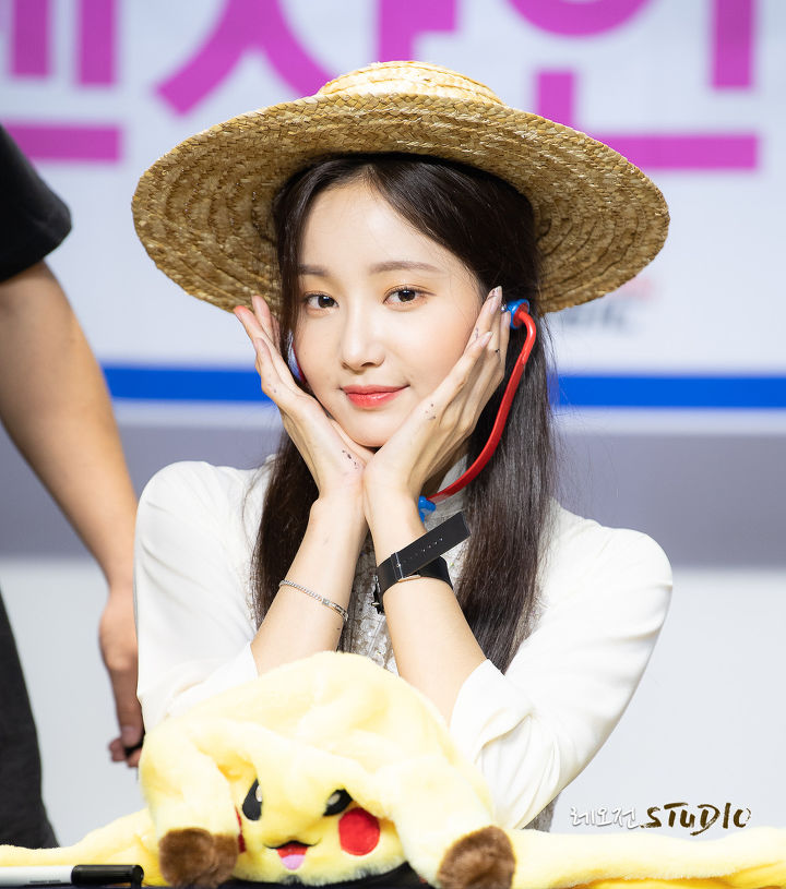 momoland 妍雨
180729 建大签售
Cr.[lejensel]