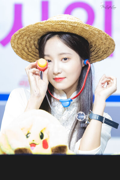 momoland 妍雨
180729 建大签售
Cr.[19960801_com]