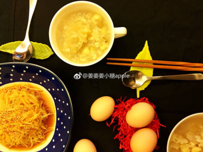 #美食每刻#周日，早上好！天气阴雨。今天的早餐：生煎包，凉拌萝卜丝，粥
#少爷这几天学会了一个新词——“太。。。慢。。。了”，使用的频率超级高。而且都用在别人身上，从不说自己太慢[允悲][允悲][允悲]
今天…