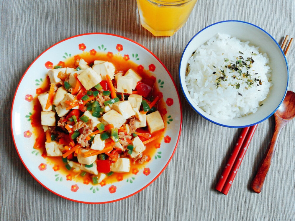 米饭杀手——肉末豆腐。每一次做饭都是一次创作，房子是租的，生活是自己的，要对自己更好哦～