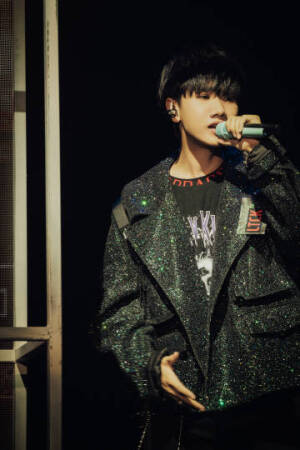 0811星动未来-榜Young演唱会
确认过眼神
是不停散发魅力的人