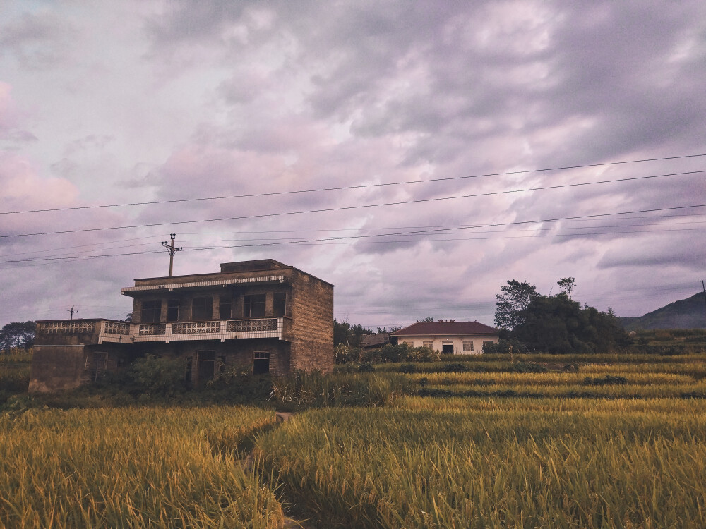 旅行照片清新壁纸唯美风景云小镇民风复古田园