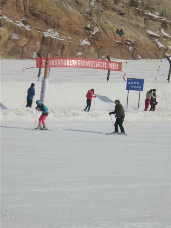 克拉玛依黑油山滑雪场，拍摄于2012年3月初