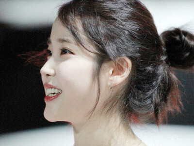 IU 李知恩
cr.eyephoto