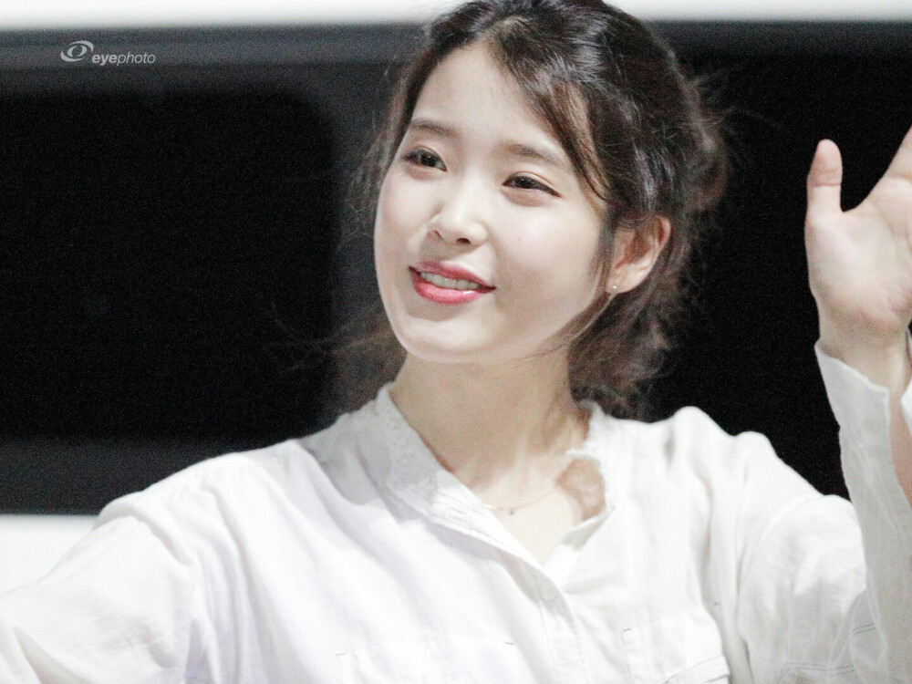 IU 李知恩
cr.eyephoto