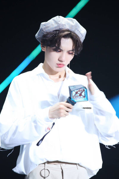 #毕雯珺#
NEX7深圳见面会
这个手灯怎么欺负我家宝宝啊
cr：logo