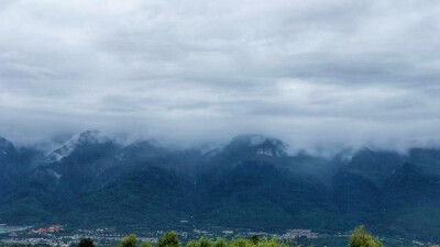 「 上关风 · 下关花
苍山雪 · 洱海月 」