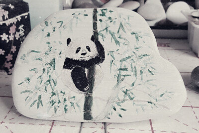 我的石头画作品 大熊猫