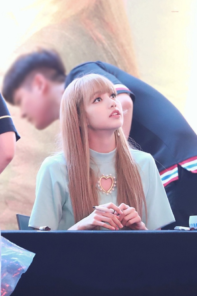 180708 汝矣岛IFC MALL签售会 lisa