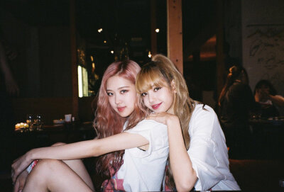  BLACKPINK 粉墨 Rosé 朴彩英 LISA